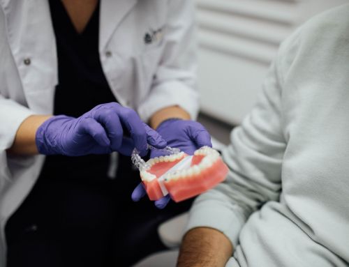 ¿Llevas Invisalign? Evita estos errores si quieres ver resultados pronto